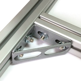 Соединение профилей сварным стальным уголком 40х80