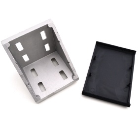 Соединитель угловой 100х100 с пластиковой крышкой