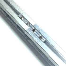 Торцевое соединение профилей 30х30, соединителем арт. 2027/80/AL