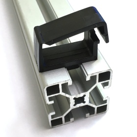 арт. 365.0202A.01 клипса с защелкой в станочном профиле серии 40