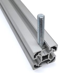 Болт с Т-образной головкой в пазу конструкционного профиля 40х40