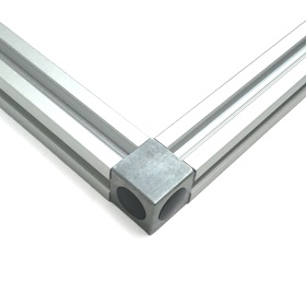 Пример соединения конструкционных алюминиевых профилей 20х20 кубическим соединителем на 2 стороны