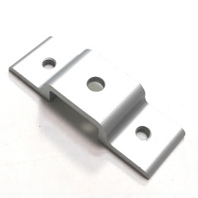 Фото кронштейна крепления панелей и сеток на две стороны, к профилям серии 20