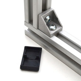 Пример углового соединения профилей 20х20 со снятой заглушкой