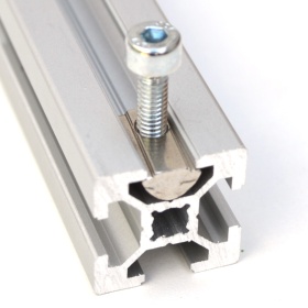 Арт. 5046 в пазу конструкционного профиля 20х20