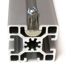 Арт. 5060 М6 в пазу профиля 45х45