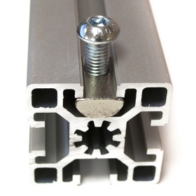 Арт. 5061 М8 в пазу профиля 45х45