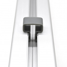 Установка пластиковой клипсы 8х16 мм в алюминиевый профиль 40х40 с пазом 8 мм