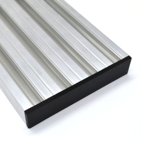 Черная пластиковая заглушка на торцы профилей 24х120 мм