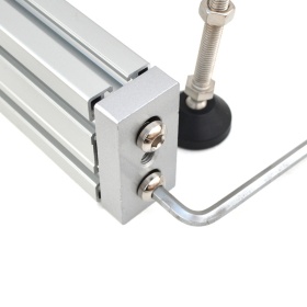 Крепление торцевой опорной плиты в профиле 45х90