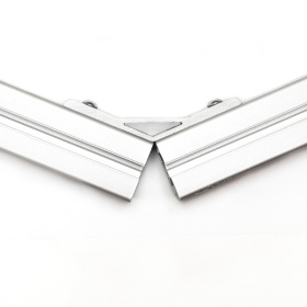 Конструкционный профиль, соединенный под углом 135 градусов