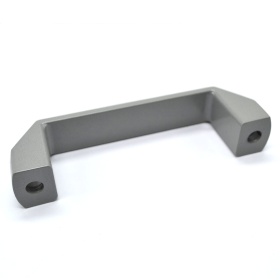 Серая металлическая ручка для конструкций из алюминиевых профилей