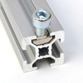 Гайка М5-20 арт. 5002 в станочном профиле 20х20 паз 6 мм