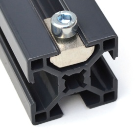 Сухарь 8Т М5-30 в пазу алюминиевого профиля 30х30 L