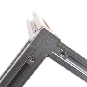 Соединение профилей 20х20 трехсторонним соединителем