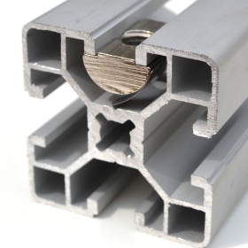 Подпружиненный сухарь паз 8 М6 в конструкционном профиле 40х40