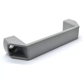 Серая металлическая дверная ручка для конструкционных профилей