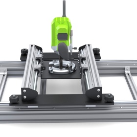 Вид спереди: готовая каркасная конструкция на базе алюминиевого профильного набора — лёгкая сборка и долгий срок службы.