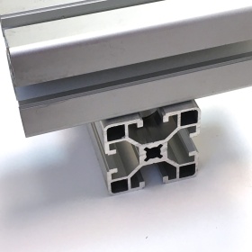 Перекрестное соединение профилей параллельным соединителем