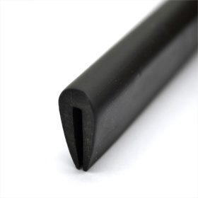 390.1100A.01 | Защитный профиль для кромок